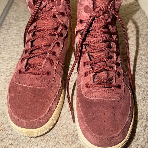 Nike SF Air Force 1 mid Size 6.5 Sneakers Shoes the force is female